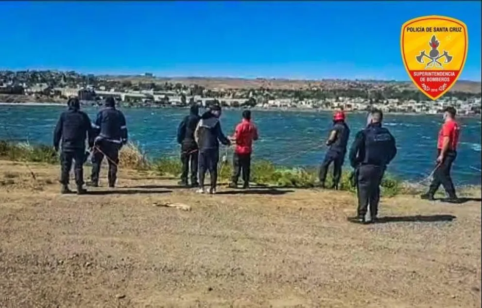 Bomberos realizan un rescate en la Segunda Laguna de Caleta Olivia