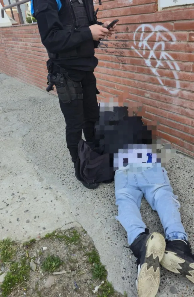 Sorprenden a un adolescente de 15 años con 23 "bochitas" de marihuana