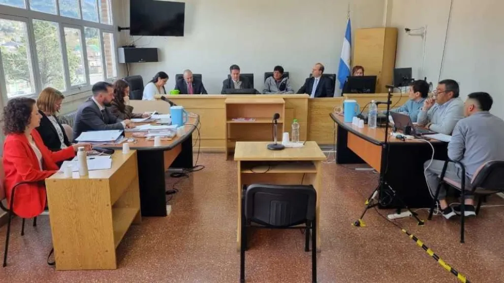 Exoficial de Policía de Chubut enfrenta juicio por supuesta coacción dentro de una comisaría