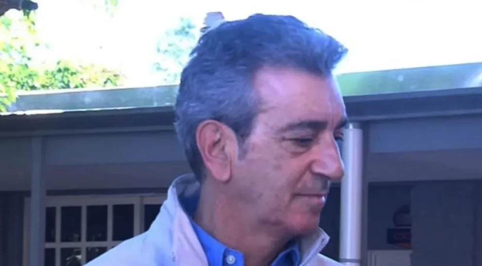 Randazzo emitió su voto en Gonnet y pidió a la ciudadanía que “se exprese” en las urnas