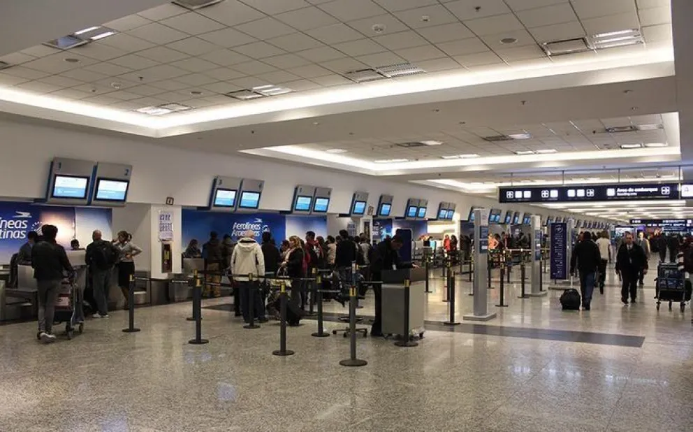 Retrasos y vuelos cancelados en Aeroparque por protesta de pilotos