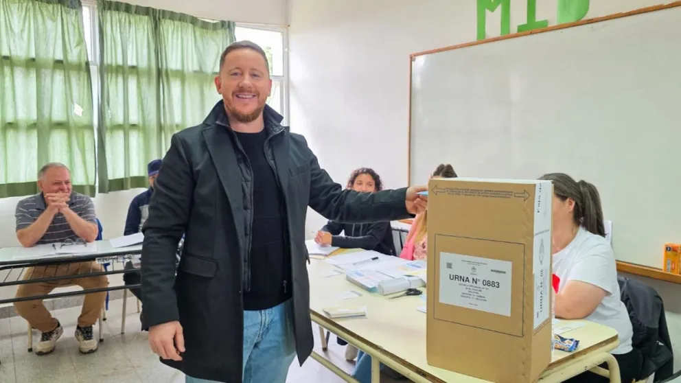 Dante Bowen emitió su voto en la Escuela Técnica N.°781 de Dolavon