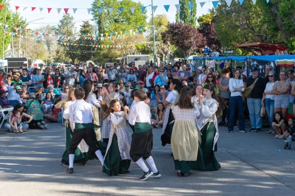 Gaiman celebró el Encuentro de las Colectividades con una multitudinaria participación
