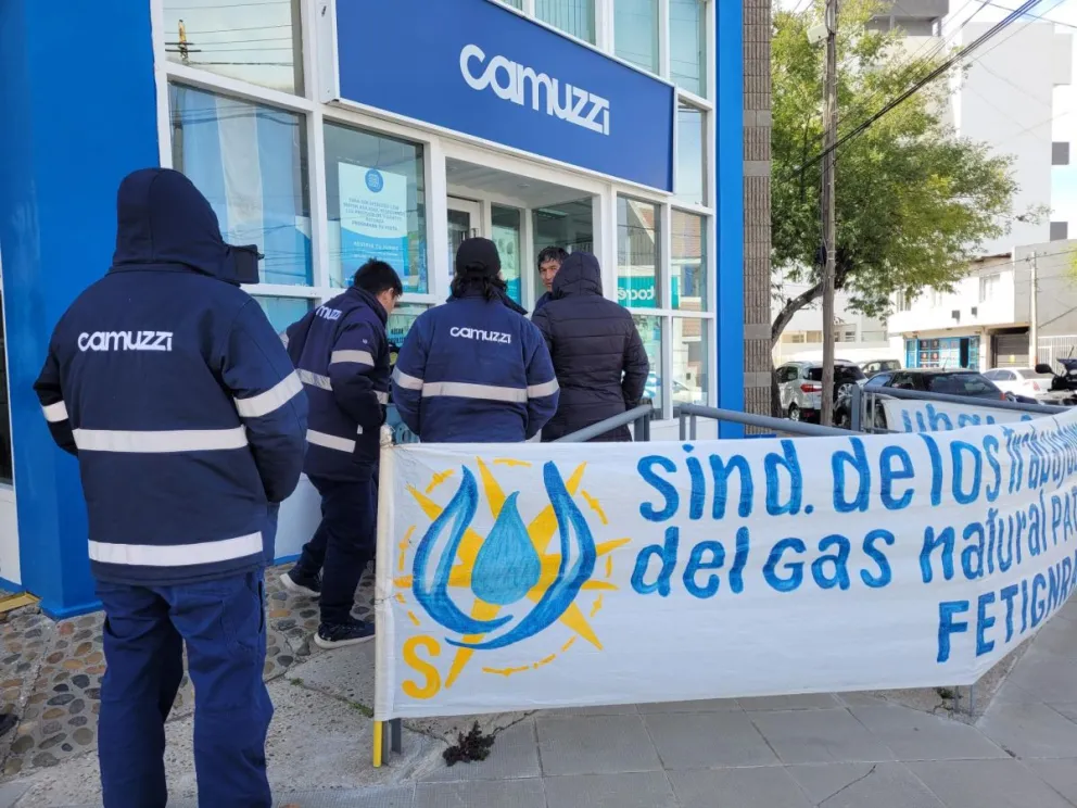 Trabajadores de Camuzzi realizaron un paro exigiendo la apertura de paritarias