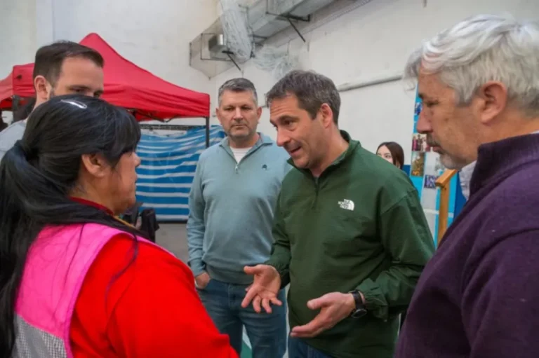 Luque en Gualjaina: “Tenemos que impulsar una agenda binacional para potenciar nuestras economías regionales”