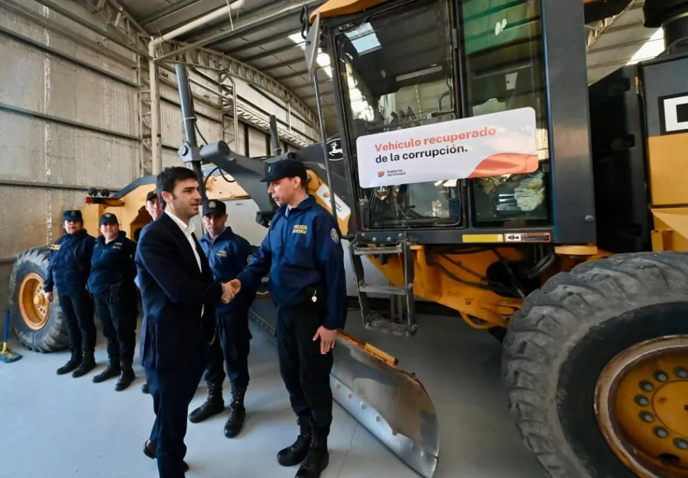 Torres anunció que lo recaudado en el remate de vehículos de la corrupción, irá a obras en Comodoro