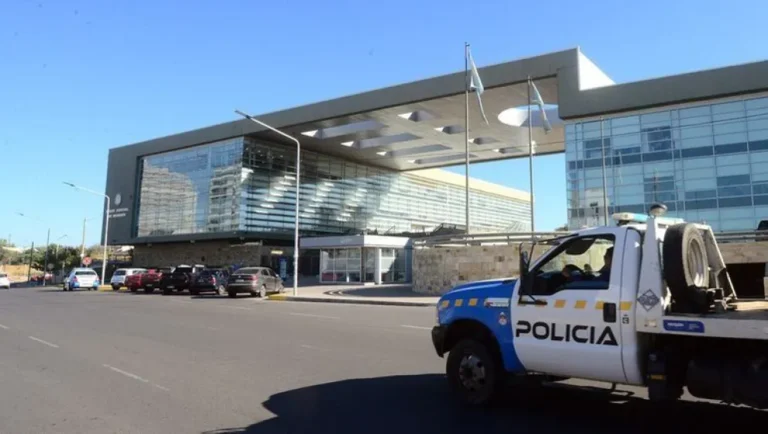 Detuvieron a un hombre por abusar a una adolescente durante una pijamada y dejarla embarazada