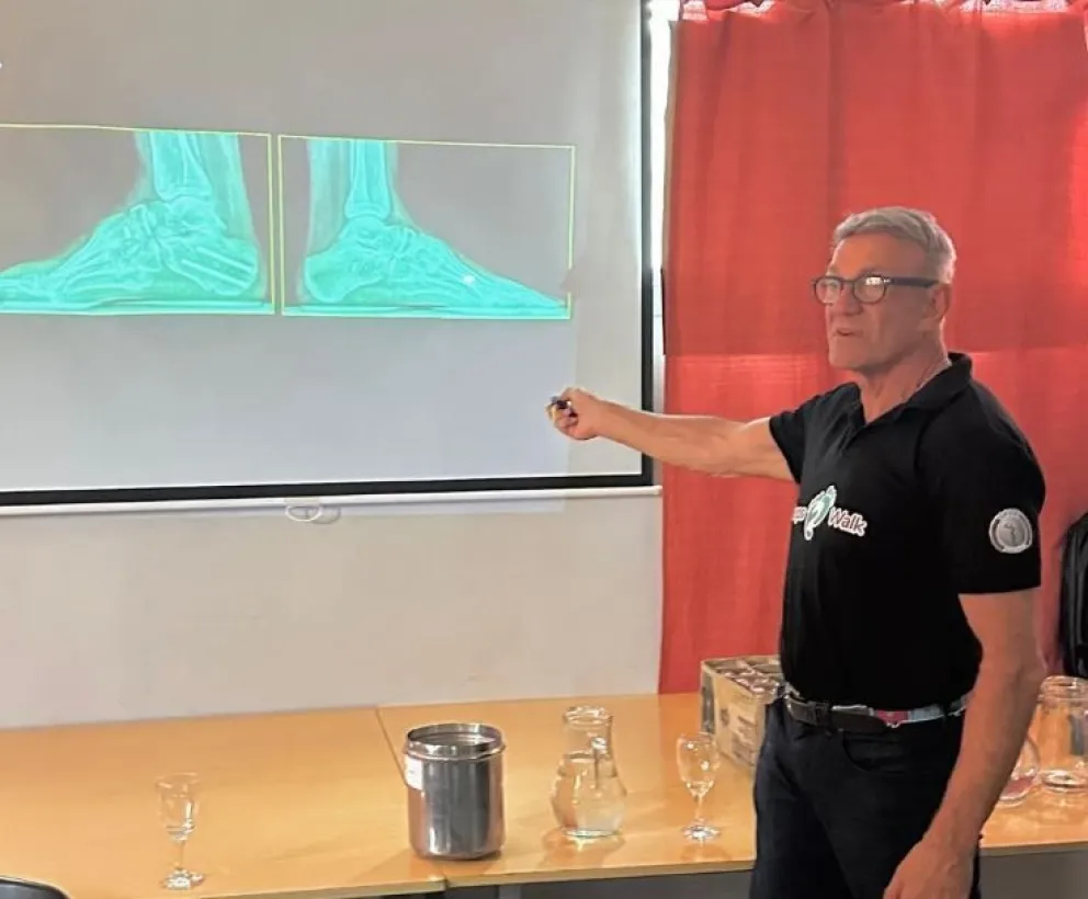 Especialista en traumatología operó a 16 niños y adultos con deformidades en las piernas