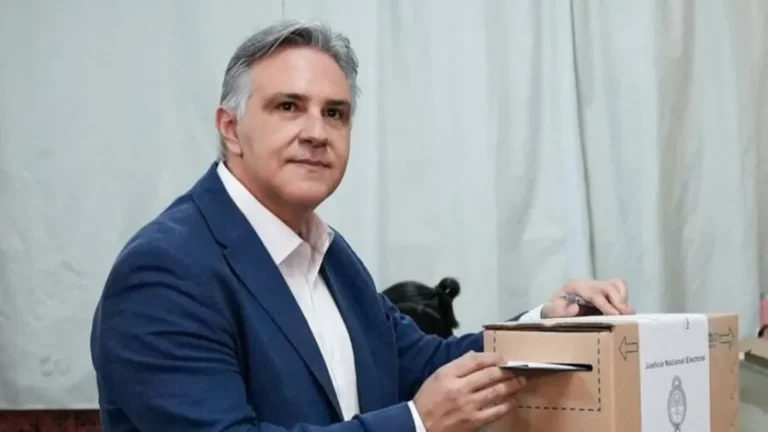 Llaryora califica la votación de "histórica" y pide medidas "urgentes" por el empleo y la recesión