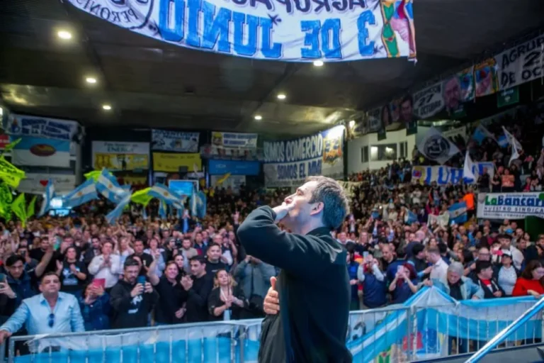 Con un mensaje de unidad y esperanza, Luque cerró el Día de la Lealtad en un “Socios Fundadores” colmado