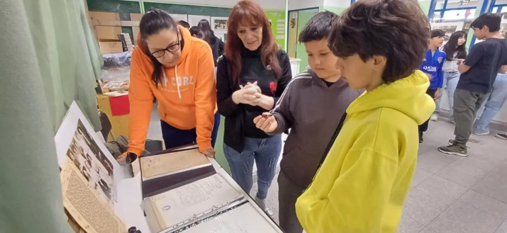 "El Museo va a tu Escuela": la muestra itinerante de patrimonio histórico visitó la Escuela Nº 729 de Rawson