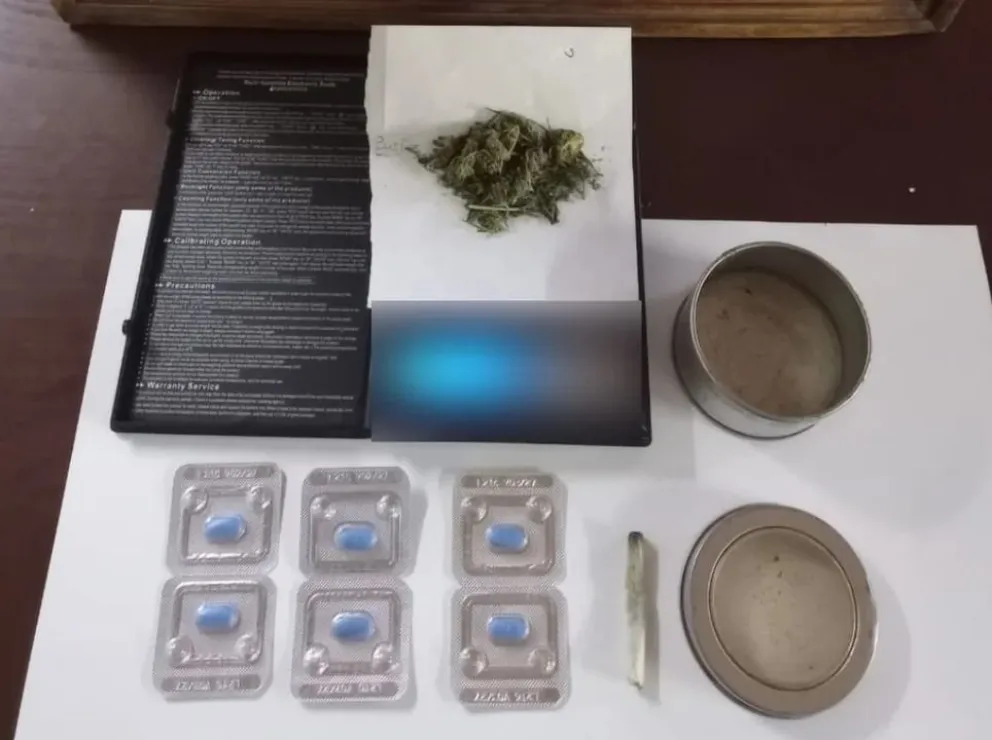 Incautan marihuana y medicamentos sin receta en un operativo policial
