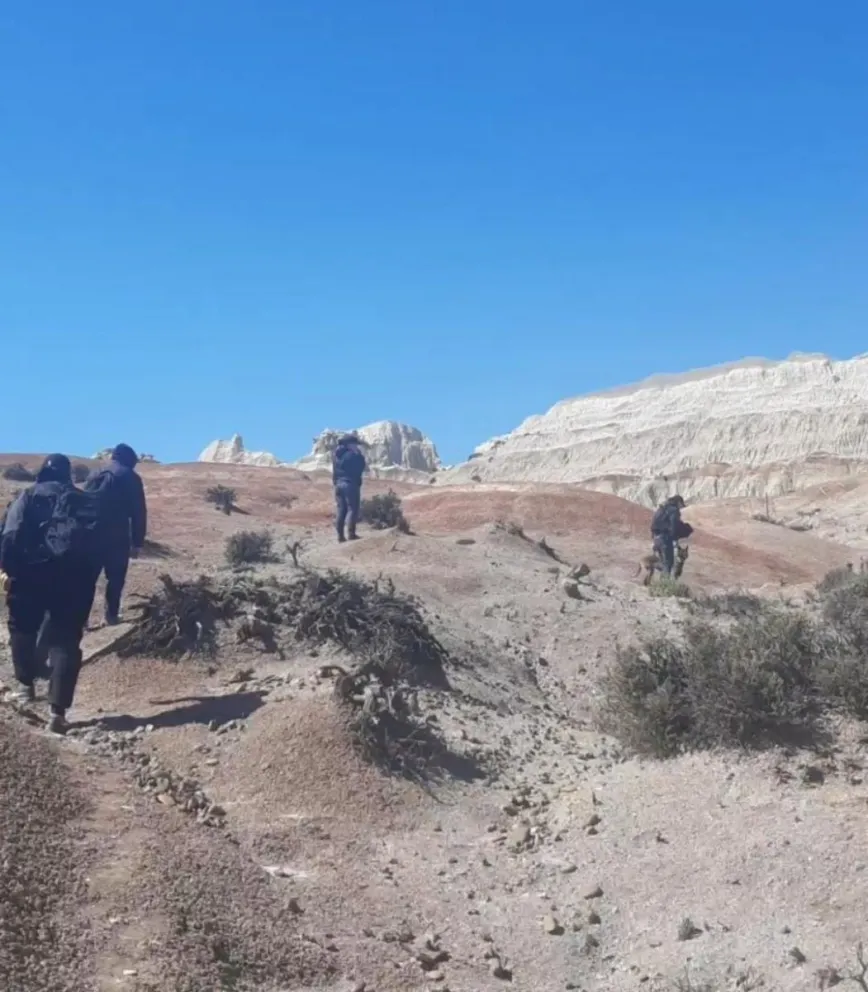 Otro día de rastrillaje sin indicios de los jubilados en Rocas Coloradas