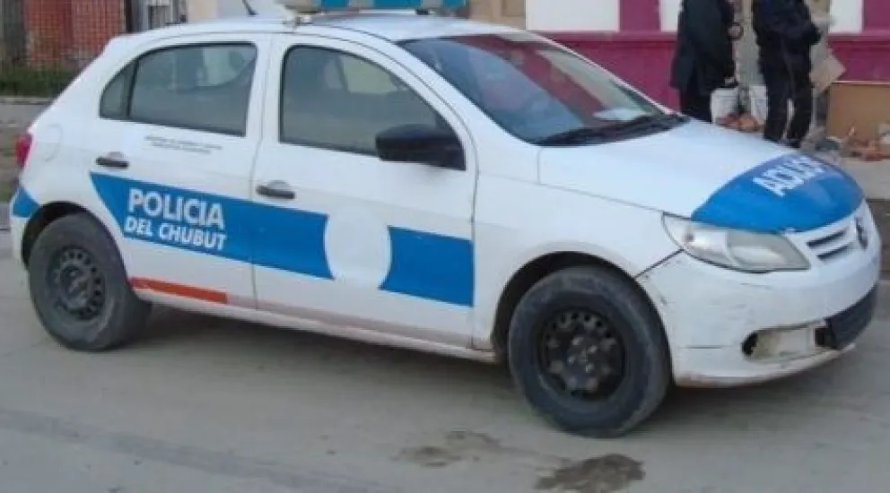 Le allanaron la casa a jefe policial en Sarmiento y encontraron cosas presuntamente robadas a presos