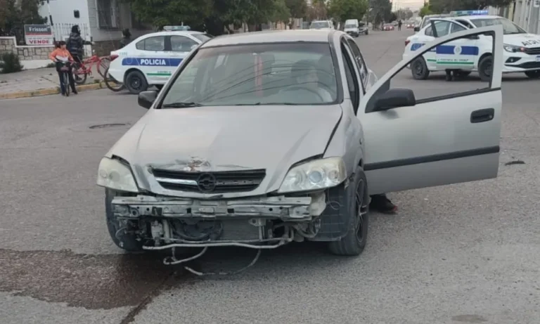 Un joven resultó herido tras chocar y volcar en Trelew