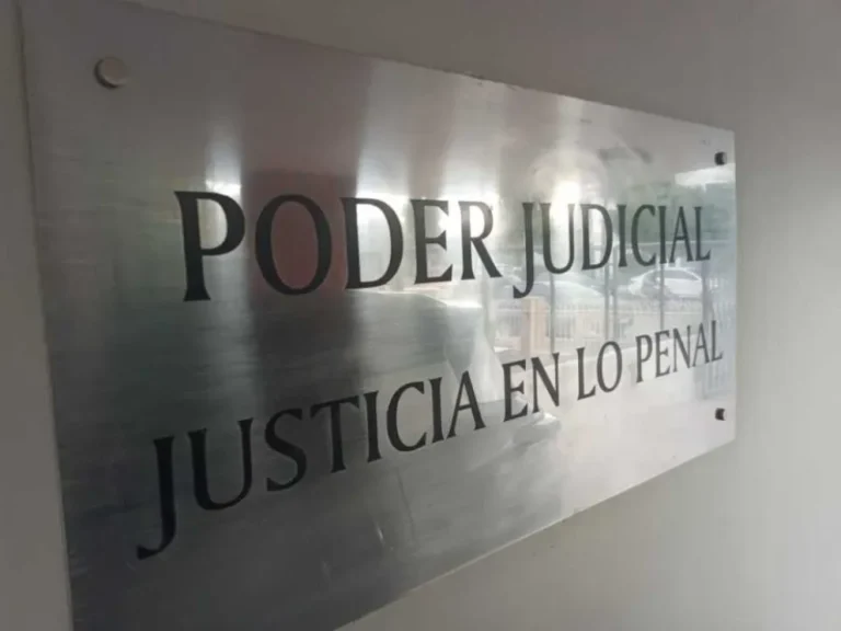 Colocan tobillera dual a un hombre por violar una orden judicial de restricción