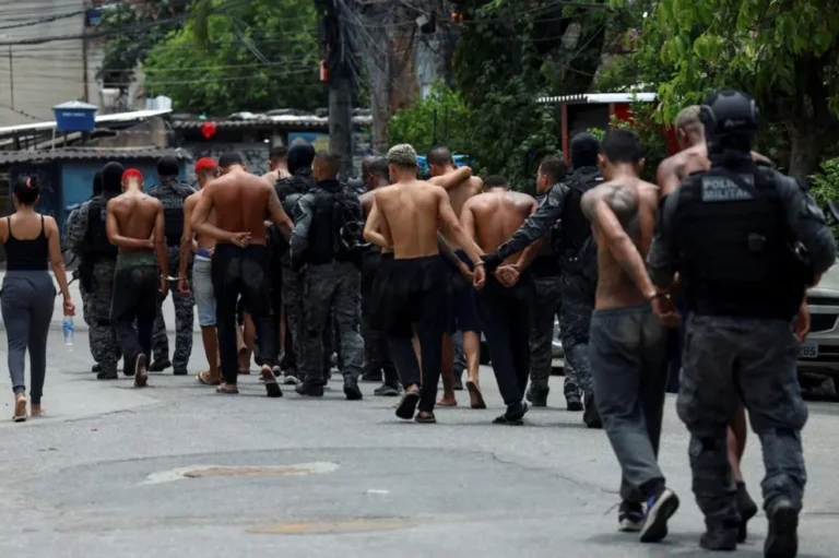 Río de Janeiro: Megaoperativo policial deja 64 muertos en las favelas del norte