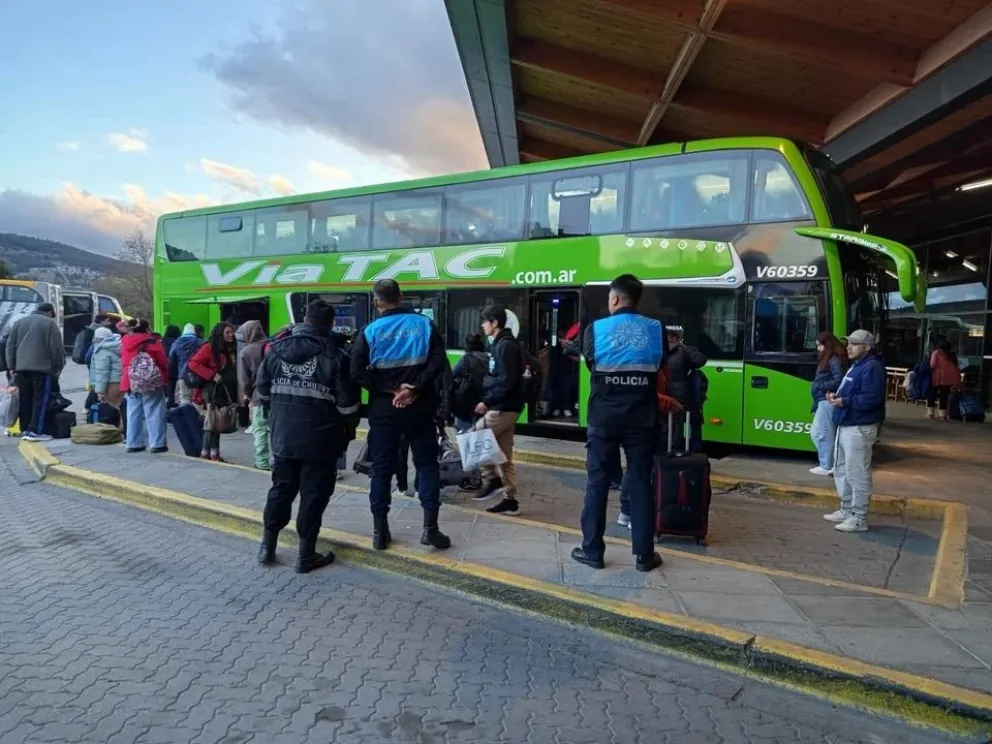 Detectaron cannabis oculto dentro de una lata de cerveza y aceite casero sin autorización
