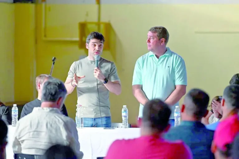 Torres y Biss presentaron la obra de red domiciliaria de gas que beneficiará a más de 590 familias de Rawson