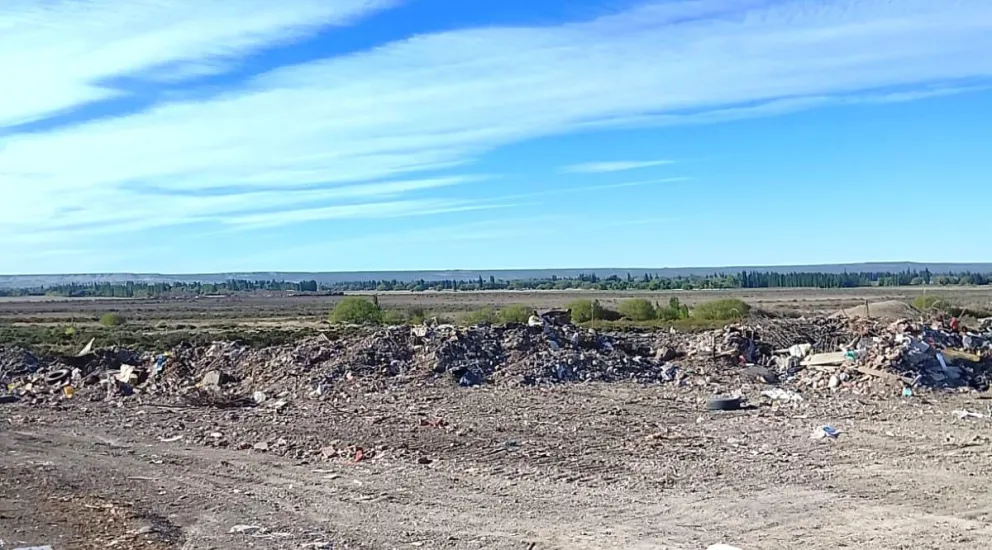 La Municipalidad de Gaiman realizó tareas de ordenamiento y limpieza en el basural municipal