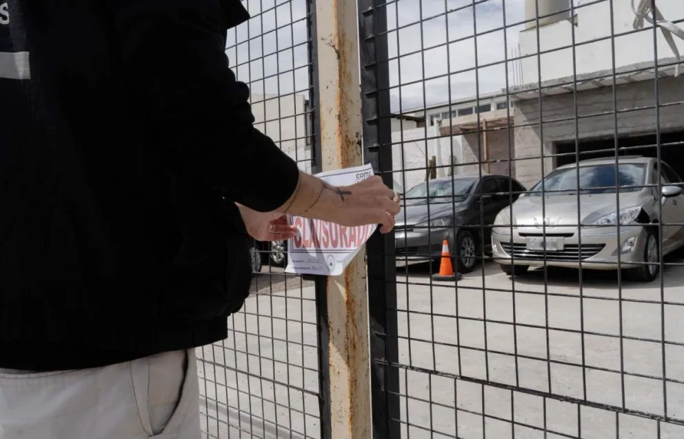 Clausuran agencias de autos sin habilitación comercial en barrio Pueyrredón