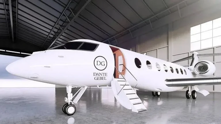 Dante Gebel, el pastor que ostenta su avión privado y se burla de quienes lo critican