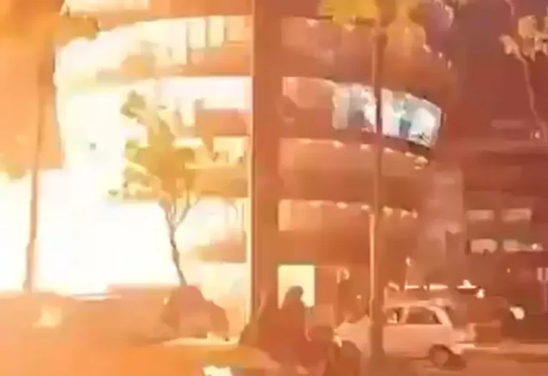 Un muerto y varios heridos tras explosión de una camioneta en Guayaquil