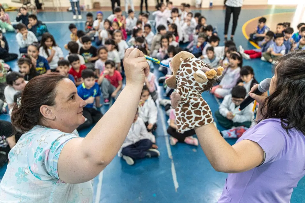 Talleres de salud bucal promueven hábitos saludables en escuelas de Comodoro