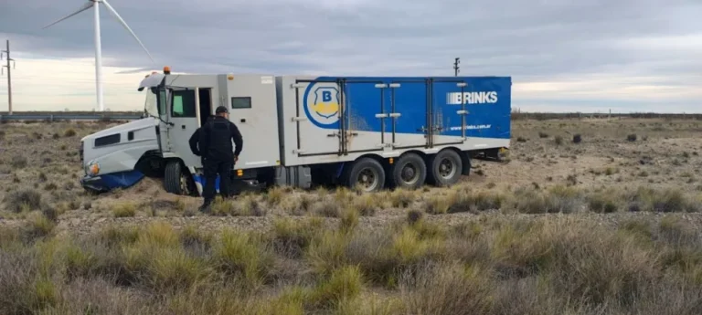 Atropellaron a una mujer que iba en bicicleta, en pleno centro de Trelew