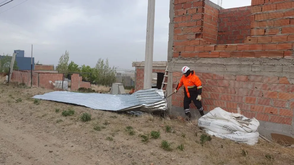 Alerta naranja por vientos en Comodoro: suspenden clases y piden circular con extrema precaución