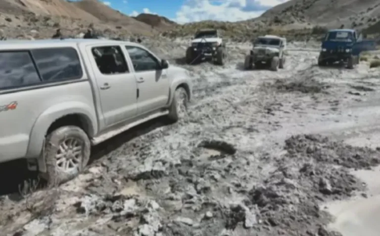 Arrancaron y retiraron la camioneta que transportaba a Pedro y Juana
