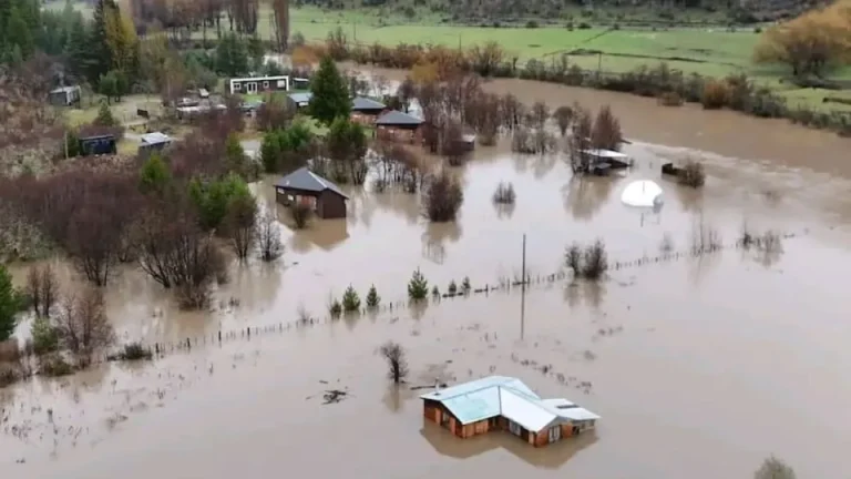 Fuertes lluvias arrasaron con rutas, ganado y viviendas en Aysén