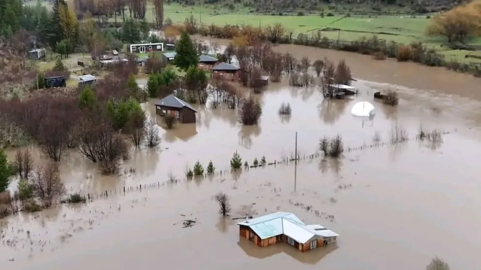Fuertes lluvias arrasaron con rutas, ganado y viviendas en Aysén