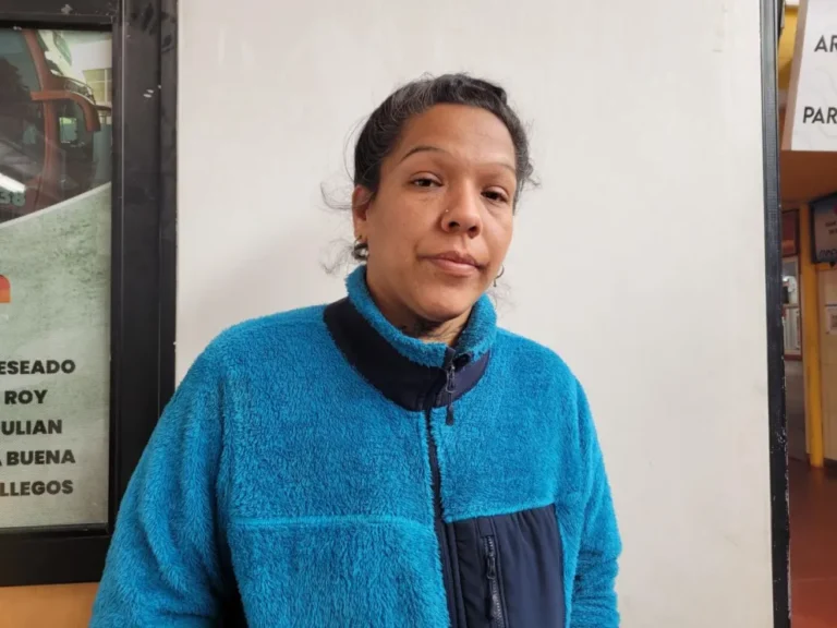 Una mujer pide ayuda para volver a San Juan junto a sus hijos