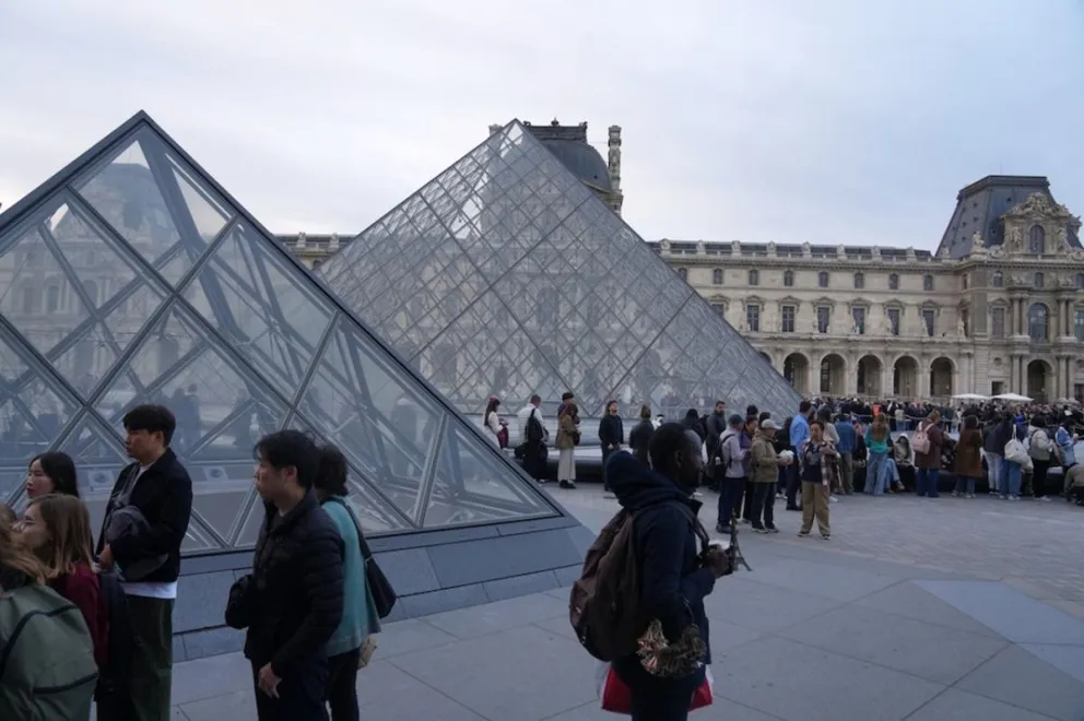 Reabrió el Louvre tras el espectacular robo de las joyas de la corona