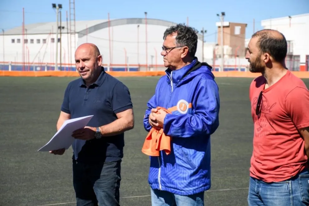 Gustavo Sastre visitó las instalaciones del Club Social y Deportivo J. J. Moreno