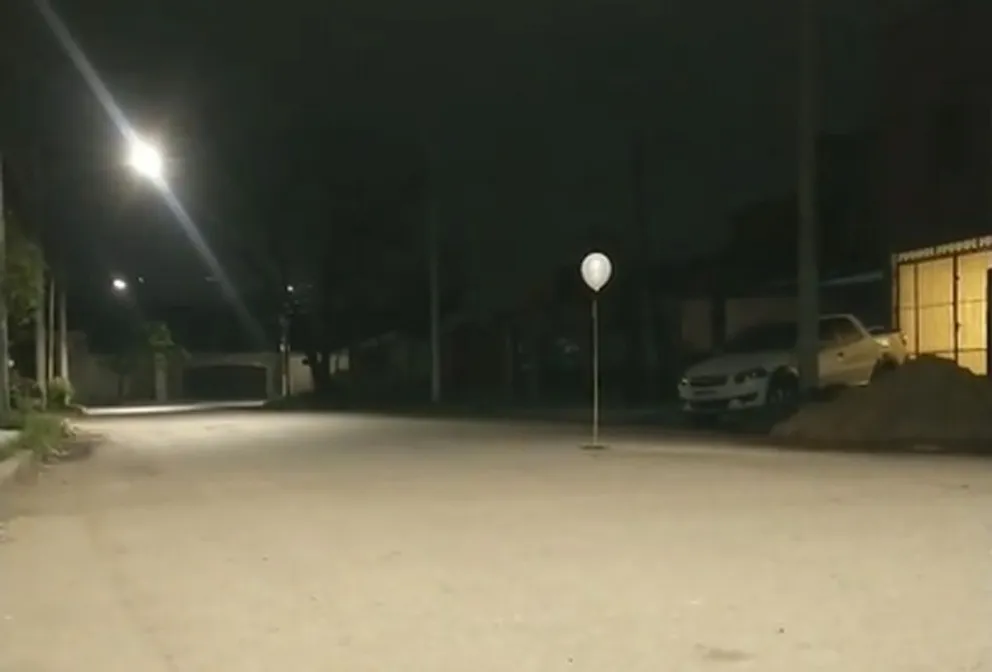 Un globo blanco en la calle desató teorías paranormales en Tucumán