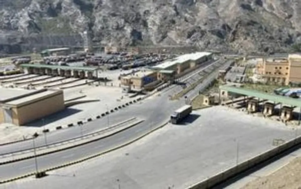 Afganistán y Pakistán acuerdan un alto el fuego para frenar los ataques fronterizos