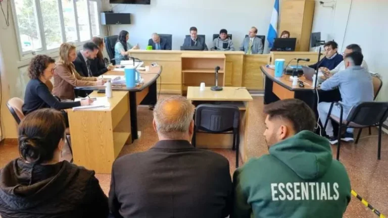 Un expolicía acusado de extorsión a un detenido enfrenta el veredicto