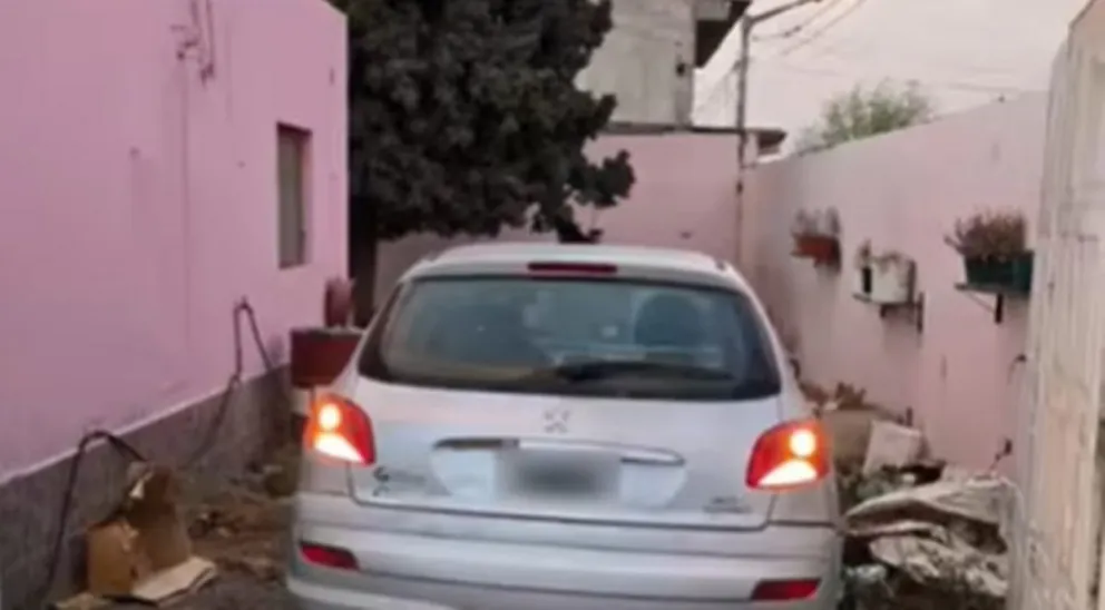 Trelew: hallaron un auto robado escondido en una casa del barrio Corradi
