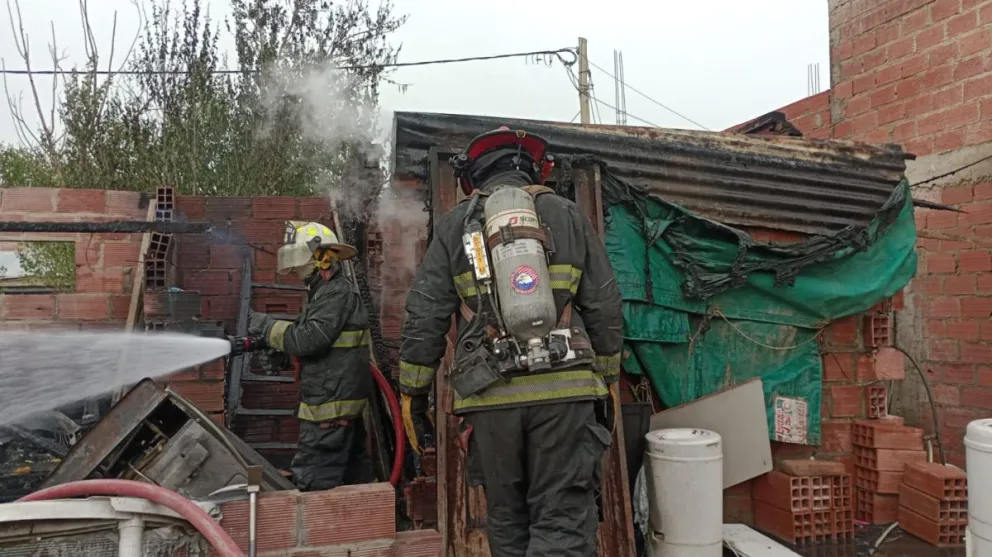 Se incendió una casa en el Abel Amaya en medio del temporal de viento