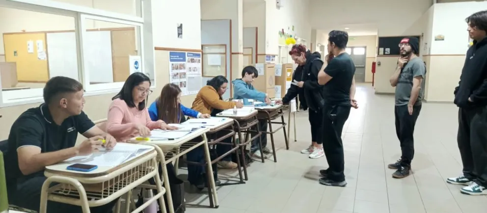 Goic denunció que en la 742 las cabinas de votación estaban el aula y las mesas afuera