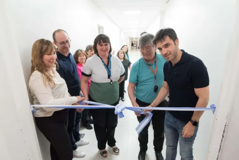 Torres inauguró nuevo sector de Rayos X en el Hospital Alvear tras 15 años de espera  