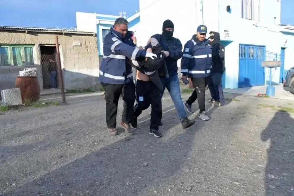 Fue detenido por robo y hallaron a una adolescente en su domicilio