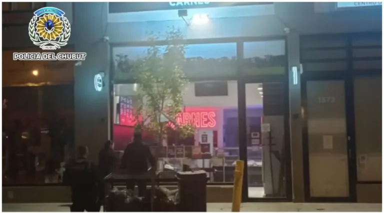 Rompió la vidriera de una carnicería y fue detenido mientras intentaba escapar