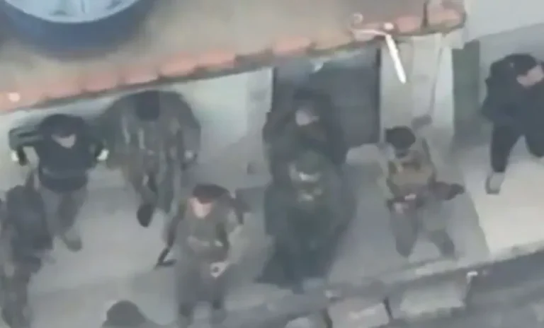 Río de Janeiro: narcotraficantes utilizaban uniformes militares en el megaoperativo