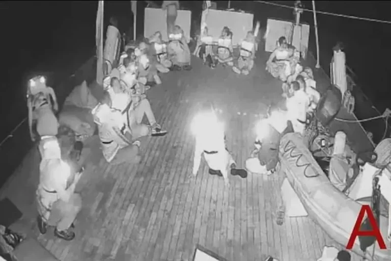 El ejército israelí interceptó tres barcos de la flotilla humanitaria rumbo a Gaza