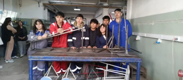 Othar dijo que si YPF no ayuda a los estudiantes de la 749 con el auto eléctrico lo hará el municipio