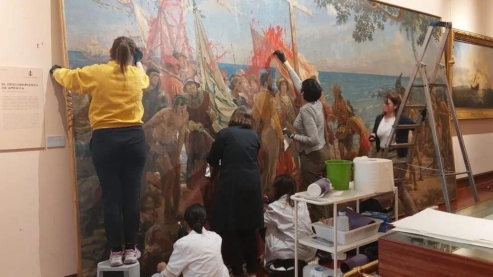 Restauran cuadro de Colón atacado por activistas en el Museo Naval