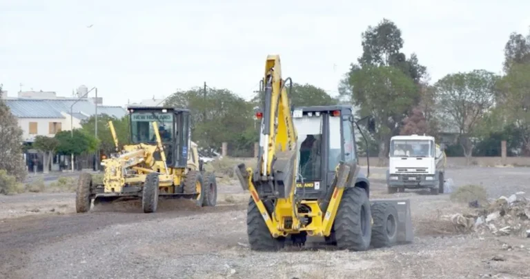 El Municipio realiza tareas de mantenimiento del espacio público en Los Aromos